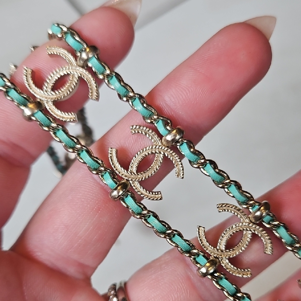 CHANEL CC Logo Chain Choker Necklace Gold Turquoise Leather 18C W/Box - Picture 6 of 7